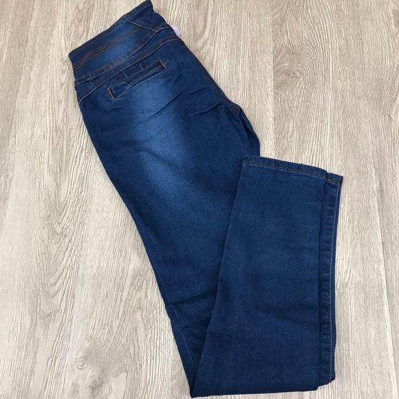 Mid Rise Dark Wash Skinny Jeans 🎈🎉HP 10/28🎉🎈 - Picture 3 of 4